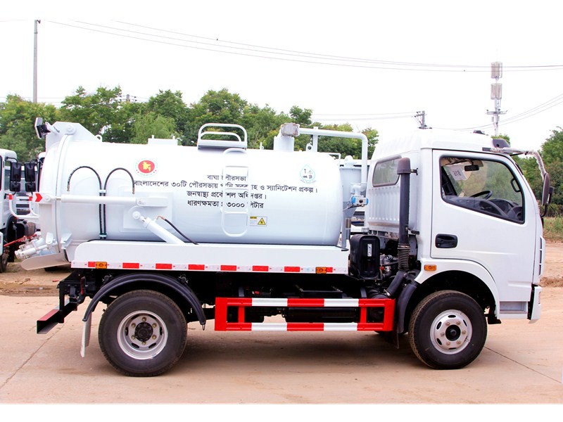 DONGFENG 3cbm Vacuum Sewer Cleaning Sucking Trucks