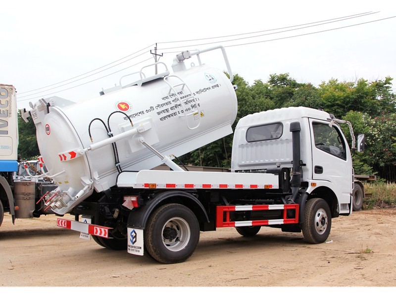 DONGFENG 3cbm Vacuum Sewer Cleaning Sucking Trucks