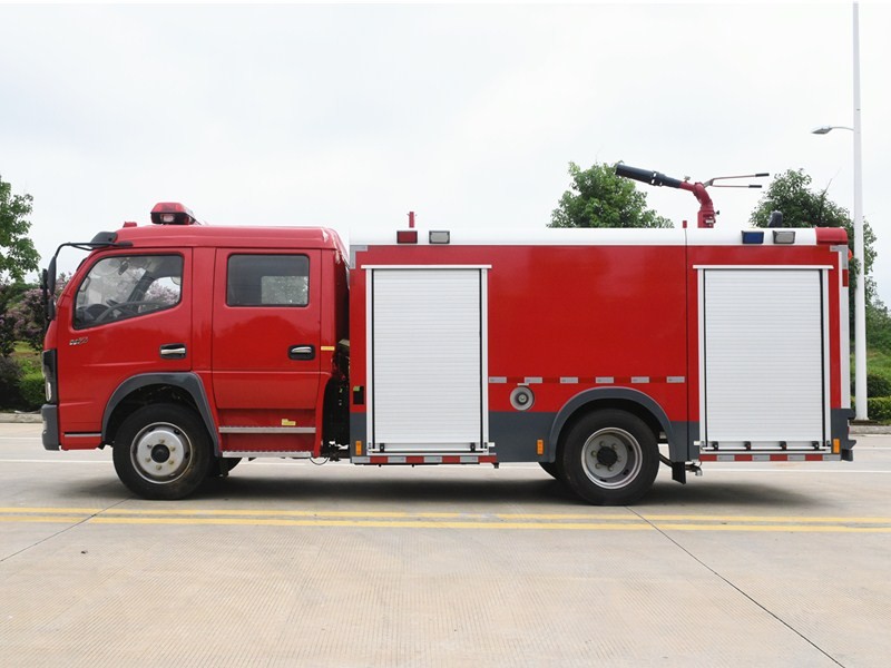 DONGFENG 4cbm Water Tank Fire Fighting Truck