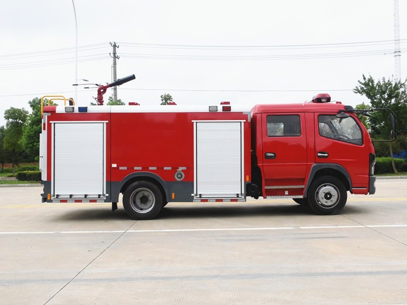 DONGFENG 4cbm Water Tank Fire Fighting Truck