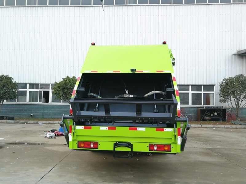 Dongfeng 8cbm Compressed Refuse Truck