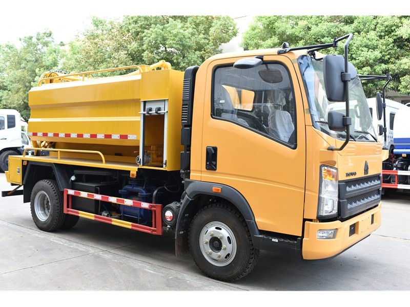 HOWO 5cbm Suction Sewage Truck