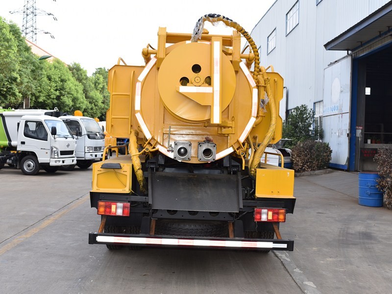 HOWO 5cbm Suction Sewage Truck