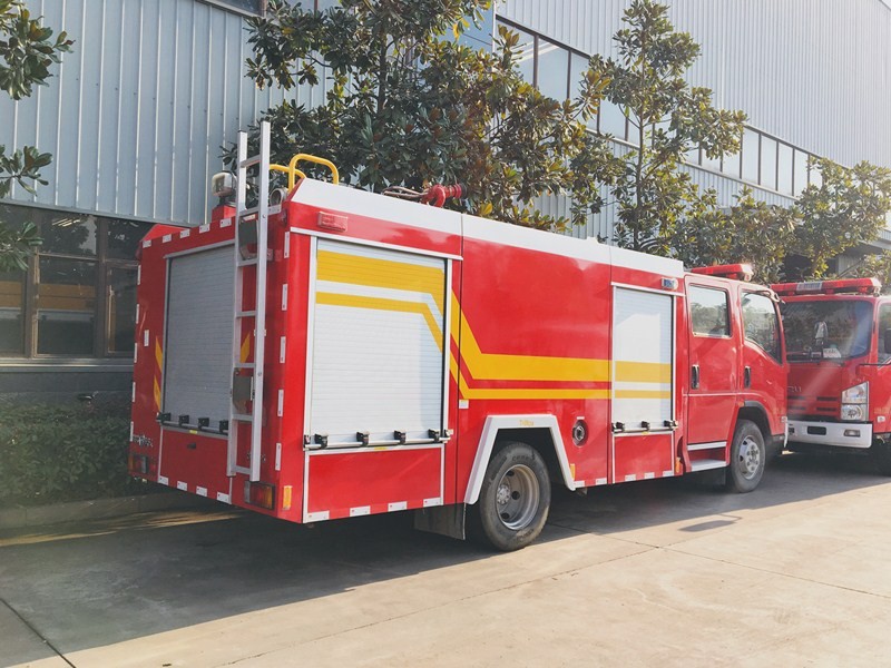 ISUZU 4cbm Fire Fighting Truck