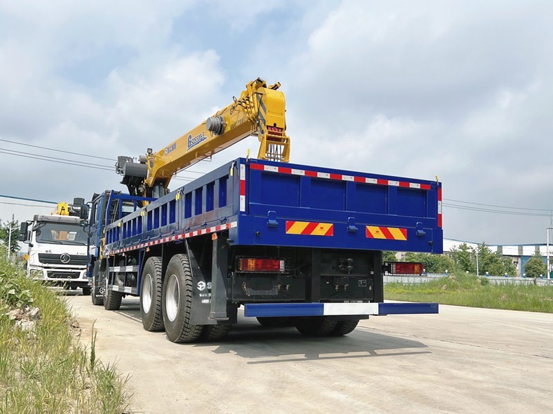 SHACMAN F3000 Truck with Crane