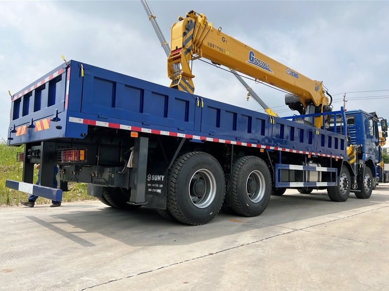 SHACMAN F3000 Truck with Crane