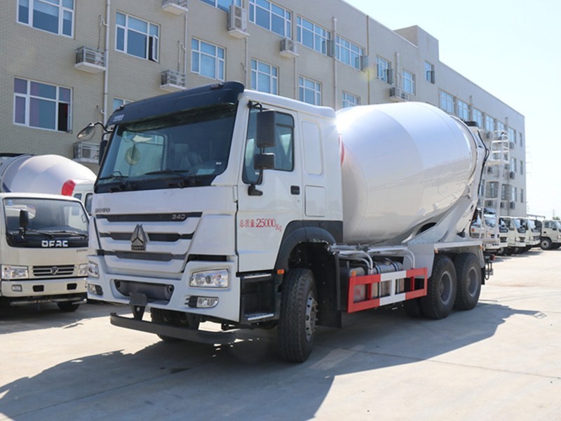 SINOTRUK HOWO 8-10cbm Mobile Mixer Truck