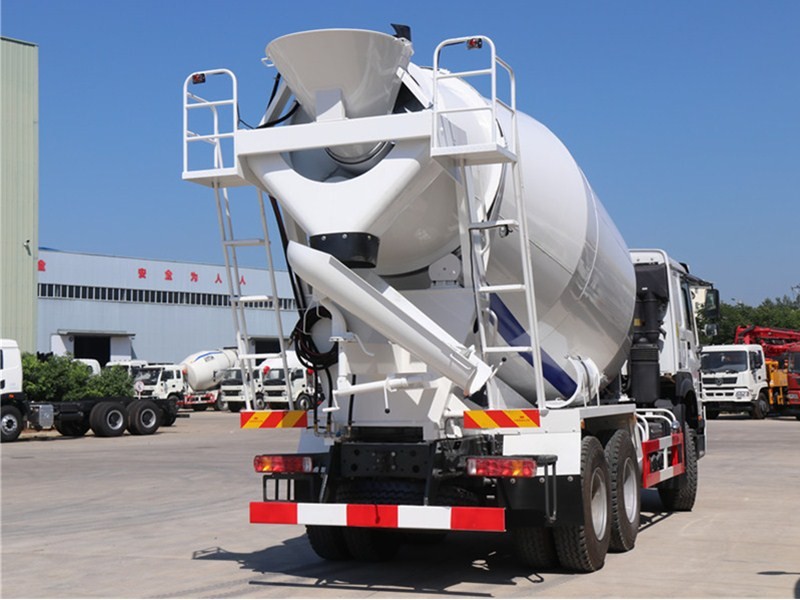 SINOTRUK HOWO 8-10cbm Mobile Mixer Truck