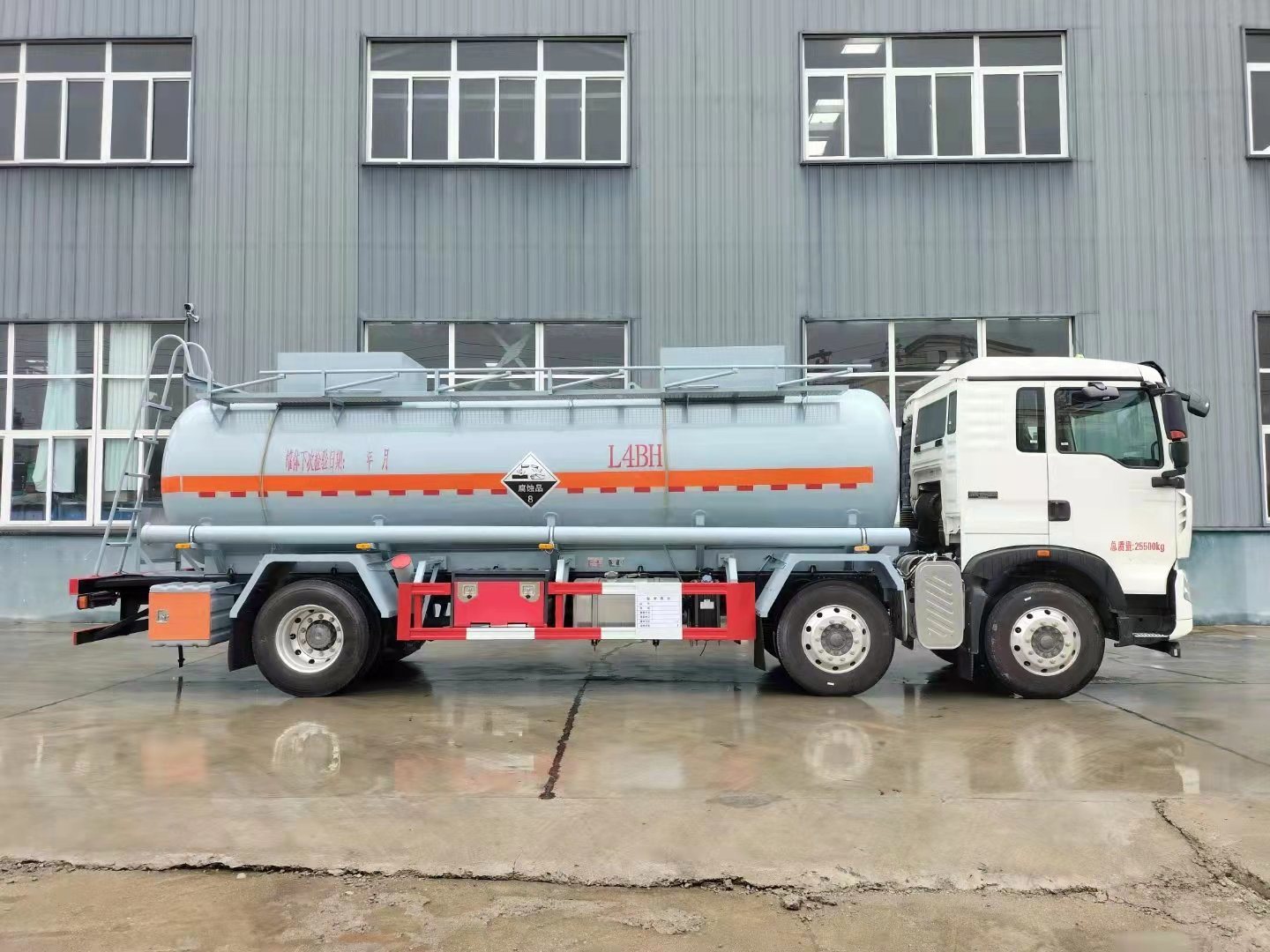 Dongfeng 8X4 Chemical Ephedrin HCl Acid Liquid Tanks Truck